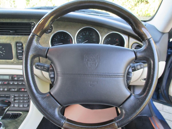 Used Jaguar XKR 2002 for sale - 76071568: Photo 16