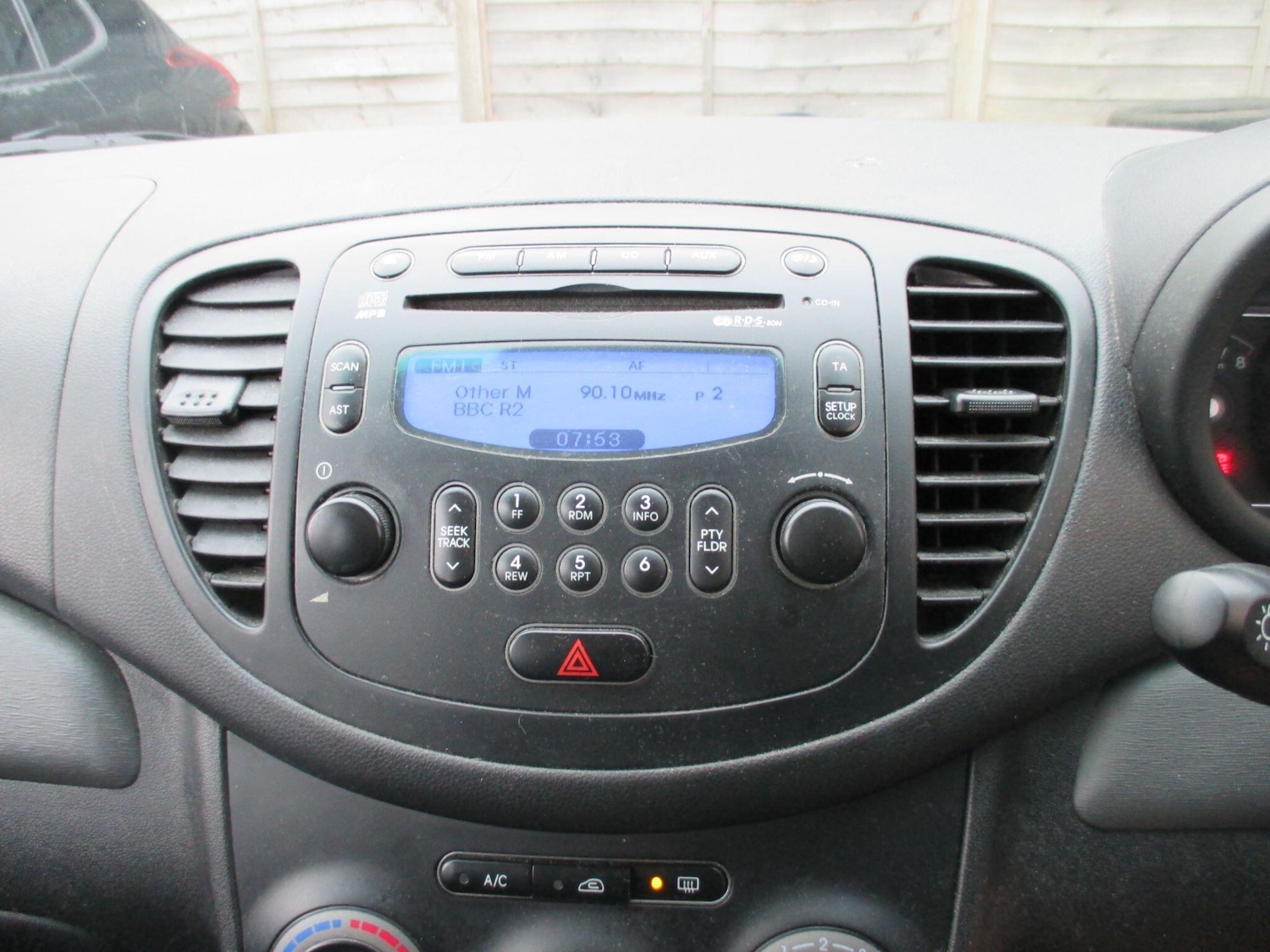 Used Hyundai i10 2011 for sale - 76657585: Photo 12