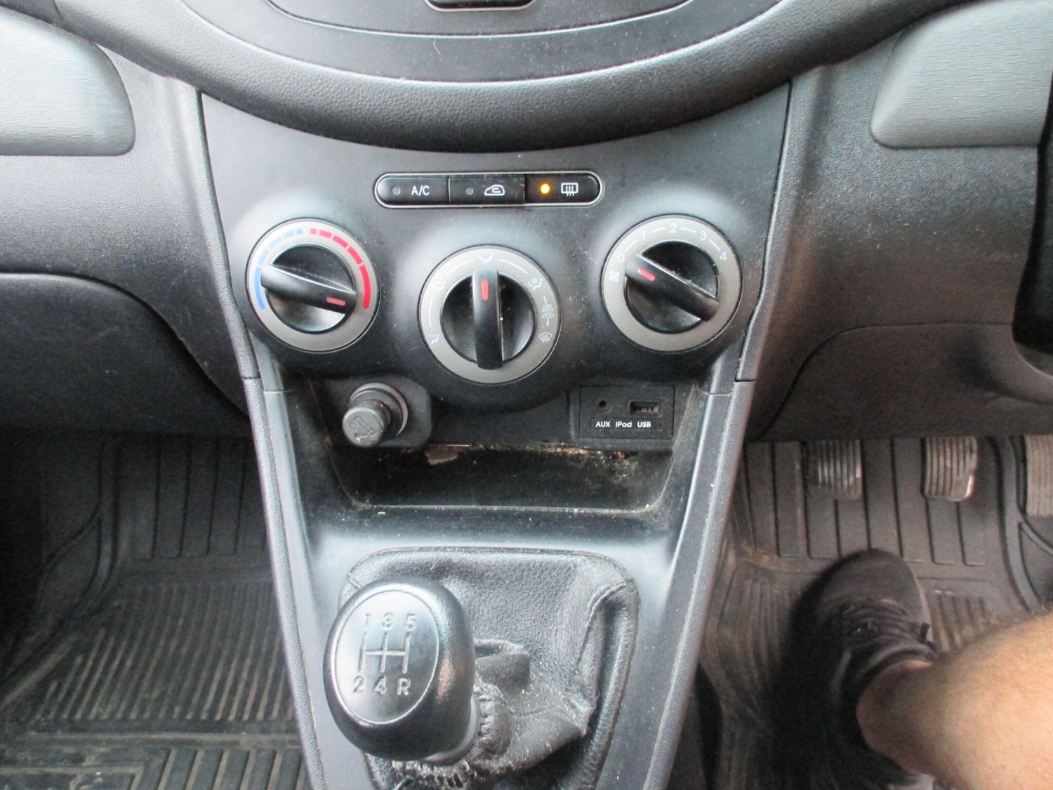 Used Hyundai i10 2011 for sale - 76657585: Photo 13