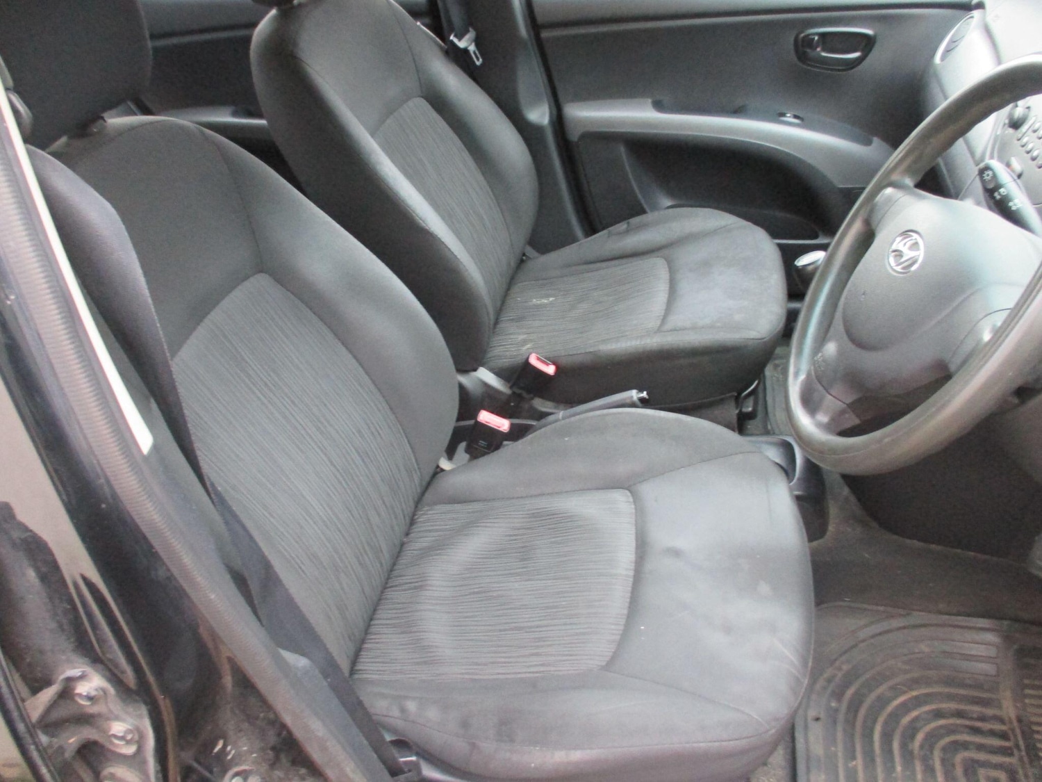 Used Hyundai i10 2011 for sale - 76657585: Photo 16