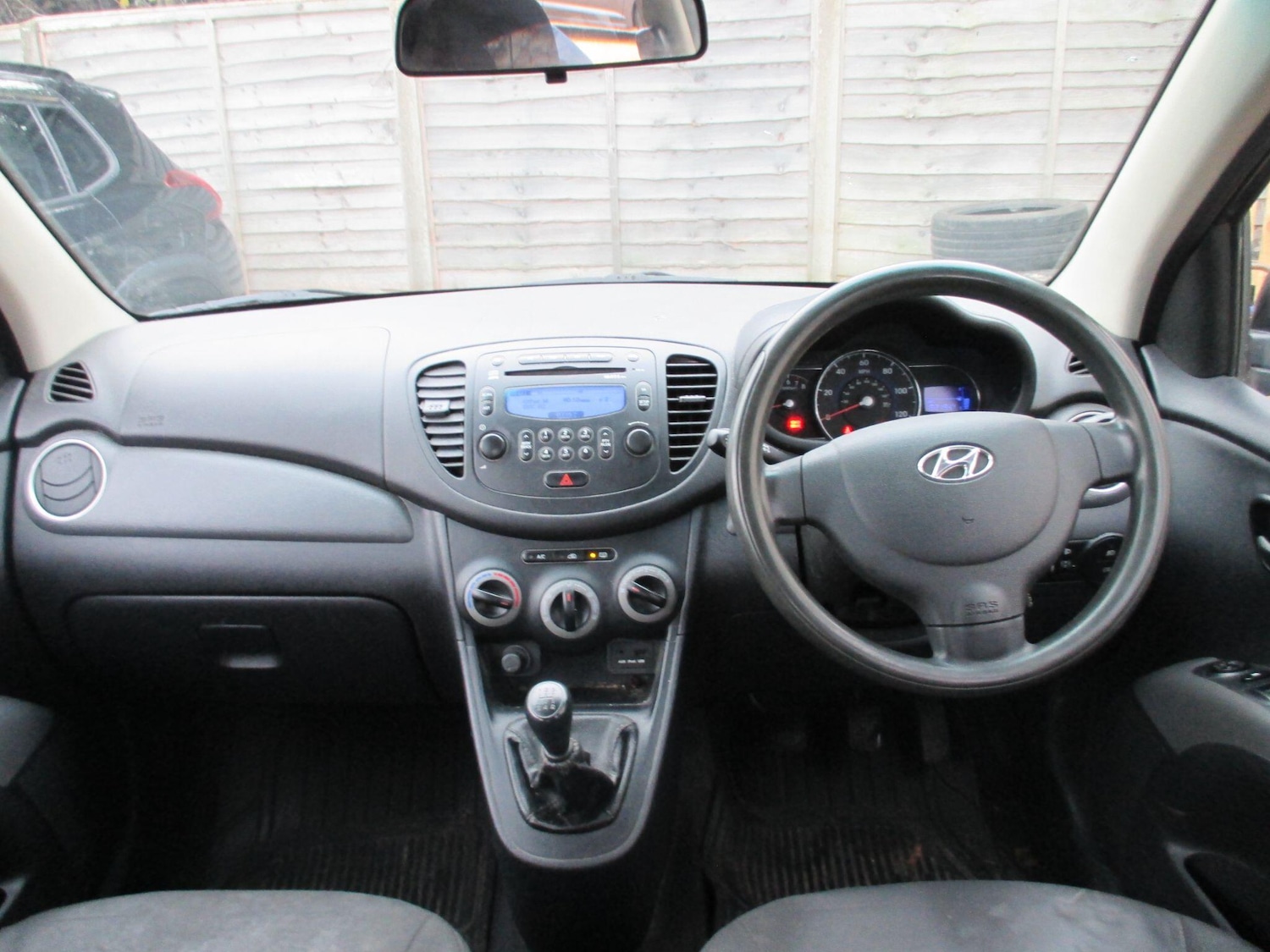 Used Hyundai i10 2011 for sale - 76657585: Photo 9