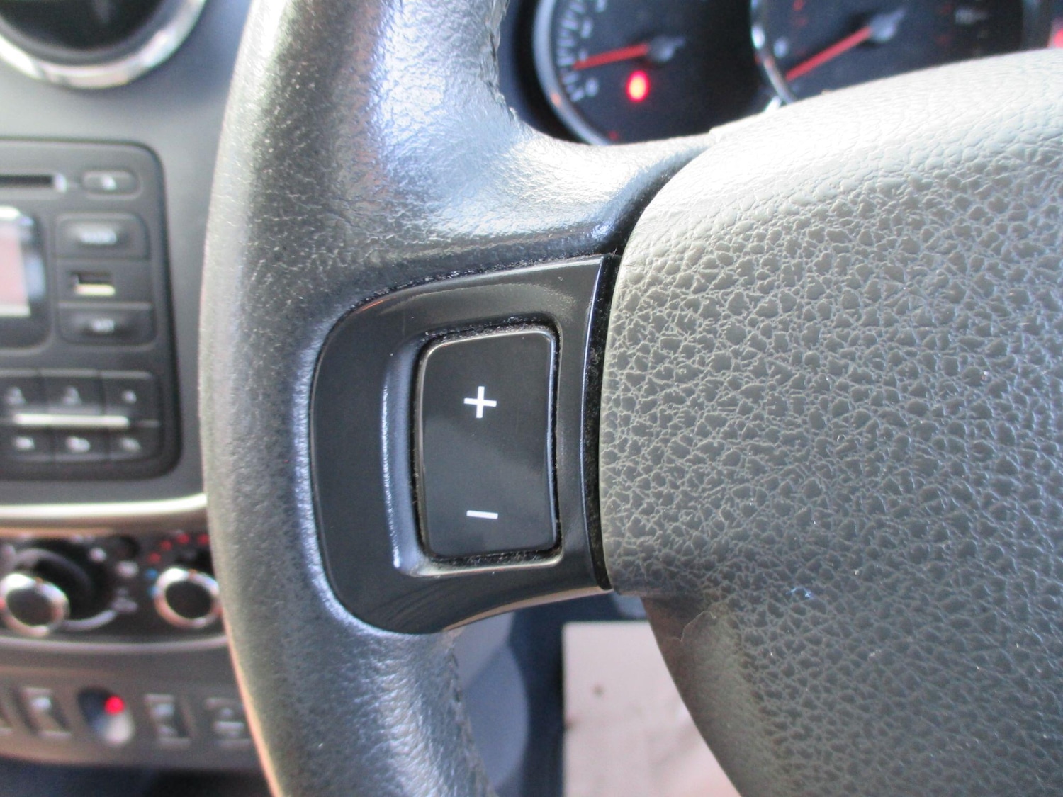 Used Dacia Sandero 2015 for sale - 77439961: Photo 31