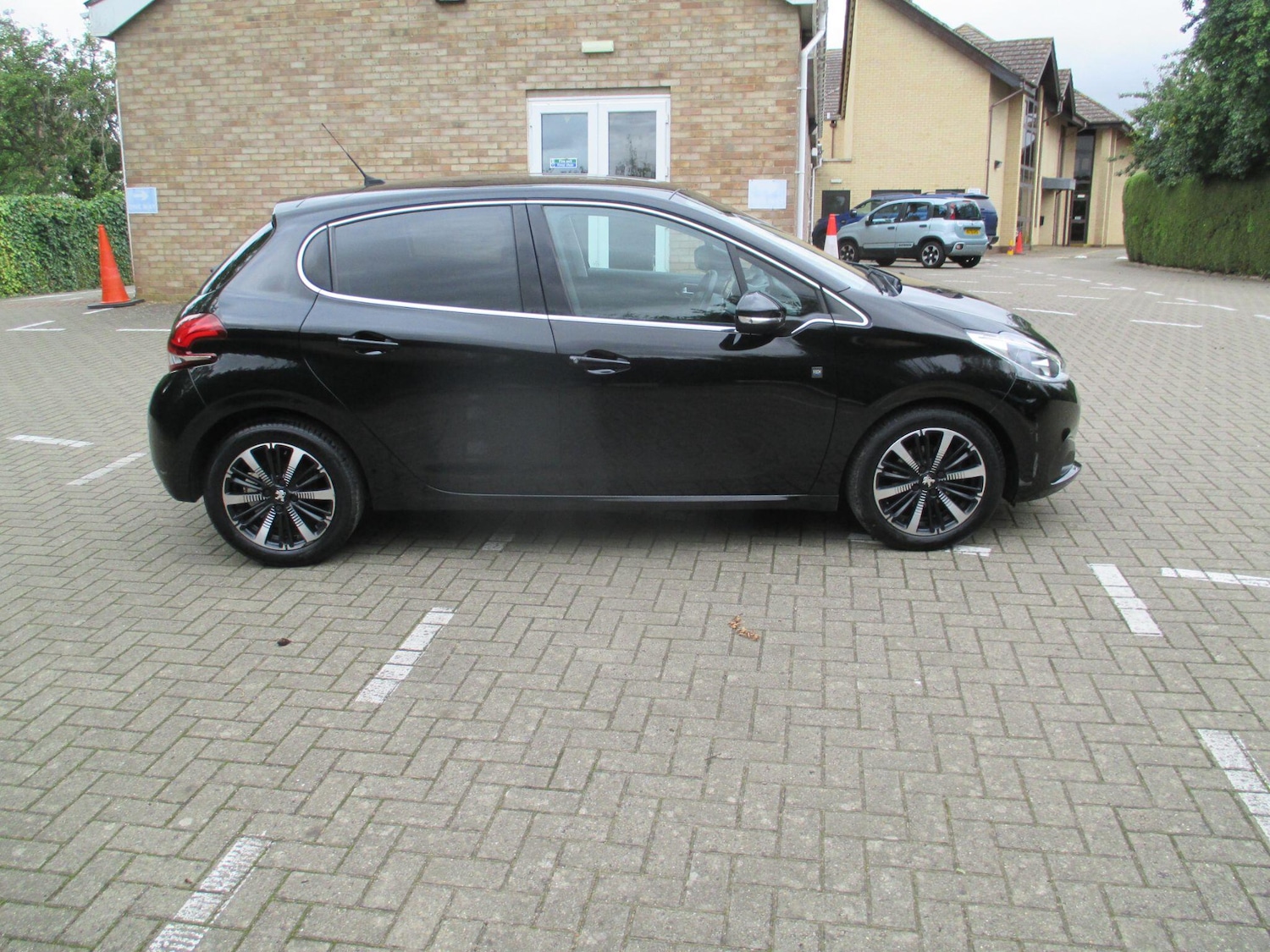 Used Peugeot 208 2019 for sale - 76987980: Photo 6