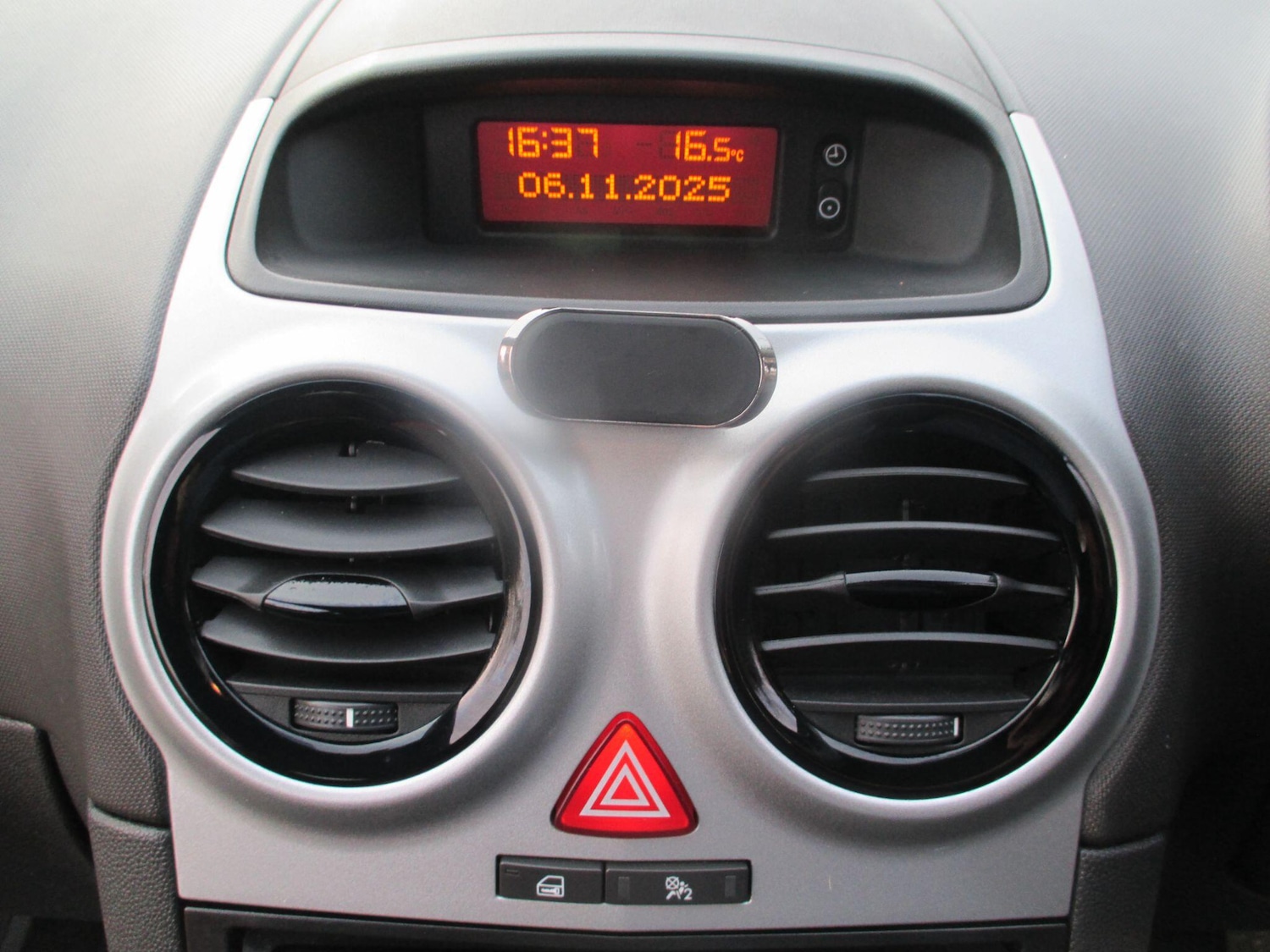 Used Vauxhall Corsa 2012 for sale - 77549826: Photo 20