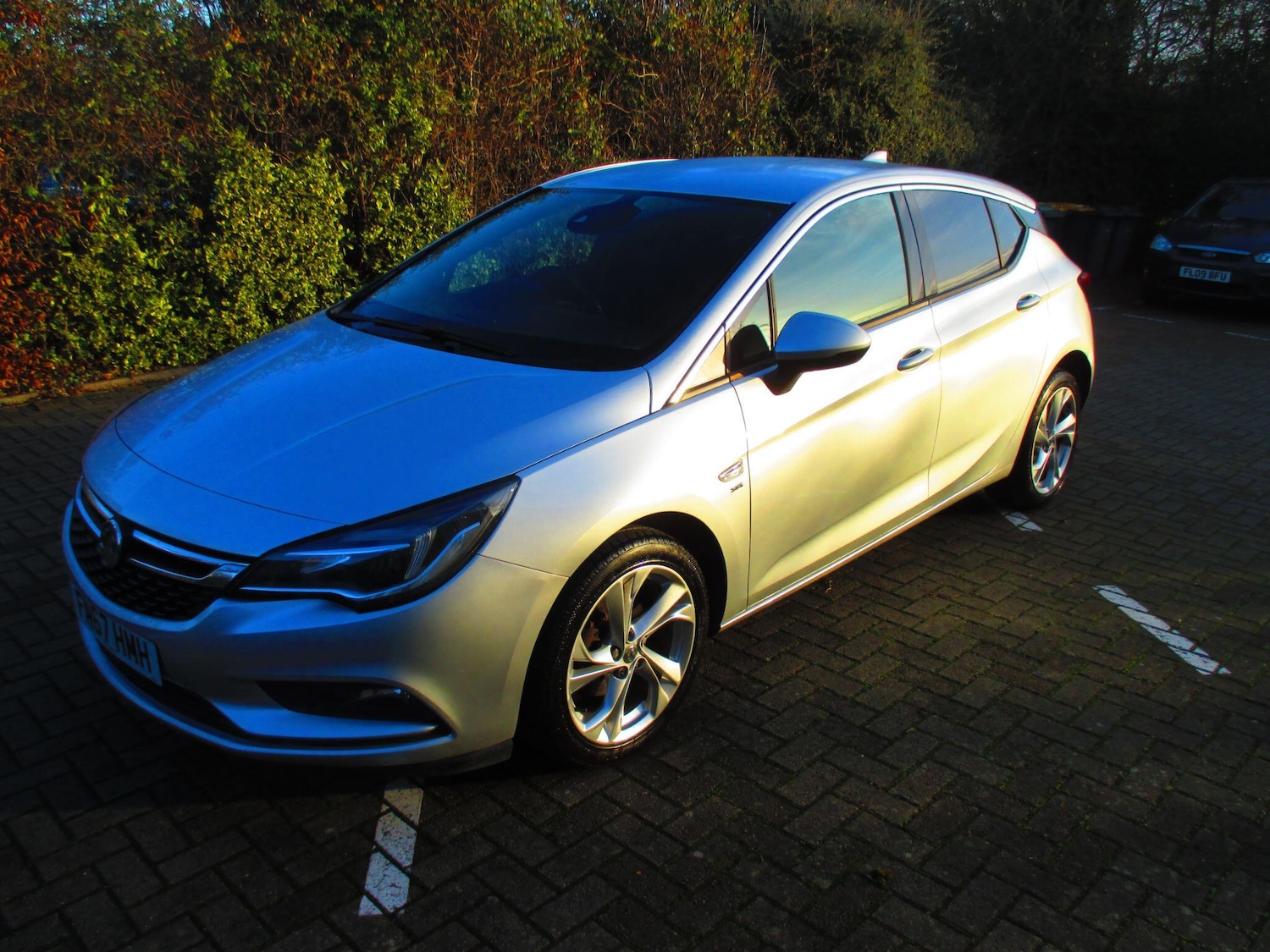 Used Vauxhall Astra 2017 for sale - 77016024: Photo 2