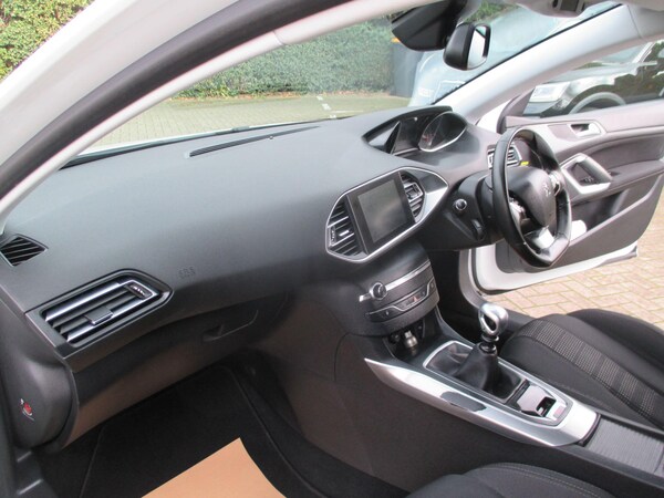 Used Peugeot 308 2015 for sale - 76213975: Photo 17