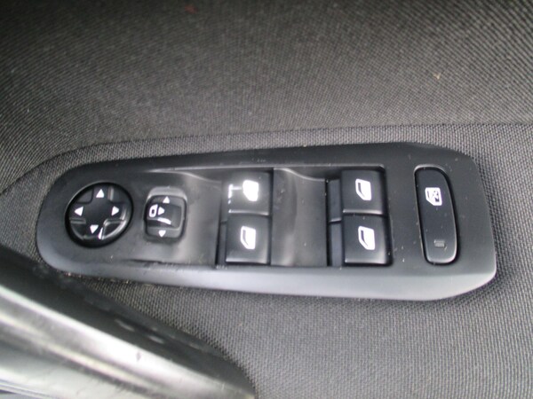 Used Peugeot 308 2015 for sale - 76213975: Photo 25