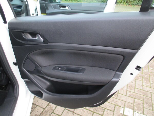 Used Peugeot 308 2015 for sale - 76213975: Photo 27