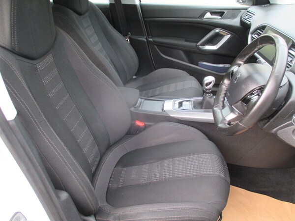 Used Peugeot 308 2015 for sale - 76213975: Photo 30