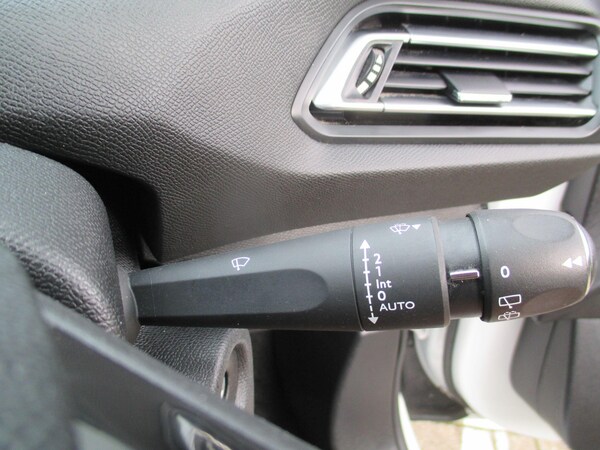 Used Peugeot 308 2015 for sale - 76213975: Photo 41