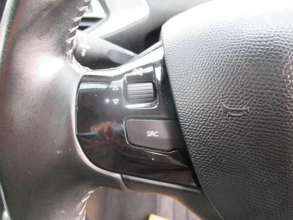 Used Peugeot 308 2015 for sale - 76213975: Photo 42