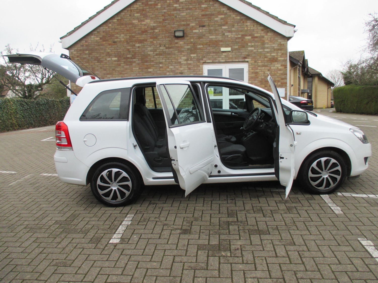 Used Vauxhall Zafira 2013 for sale - 77646001: Photo 9