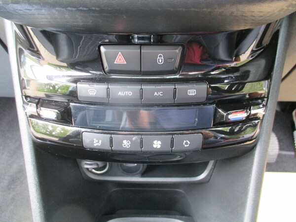 Used Peugeot 2008 2019 for sale - 76109372: Photo 19