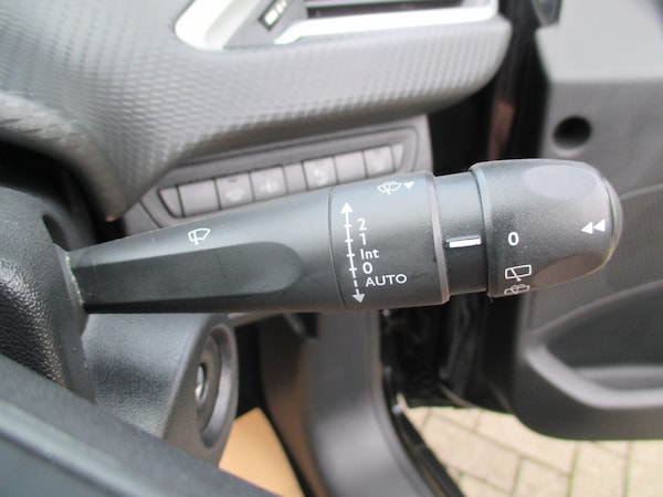 Used Peugeot 2008 2019 for sale - 76109372: Photo 32