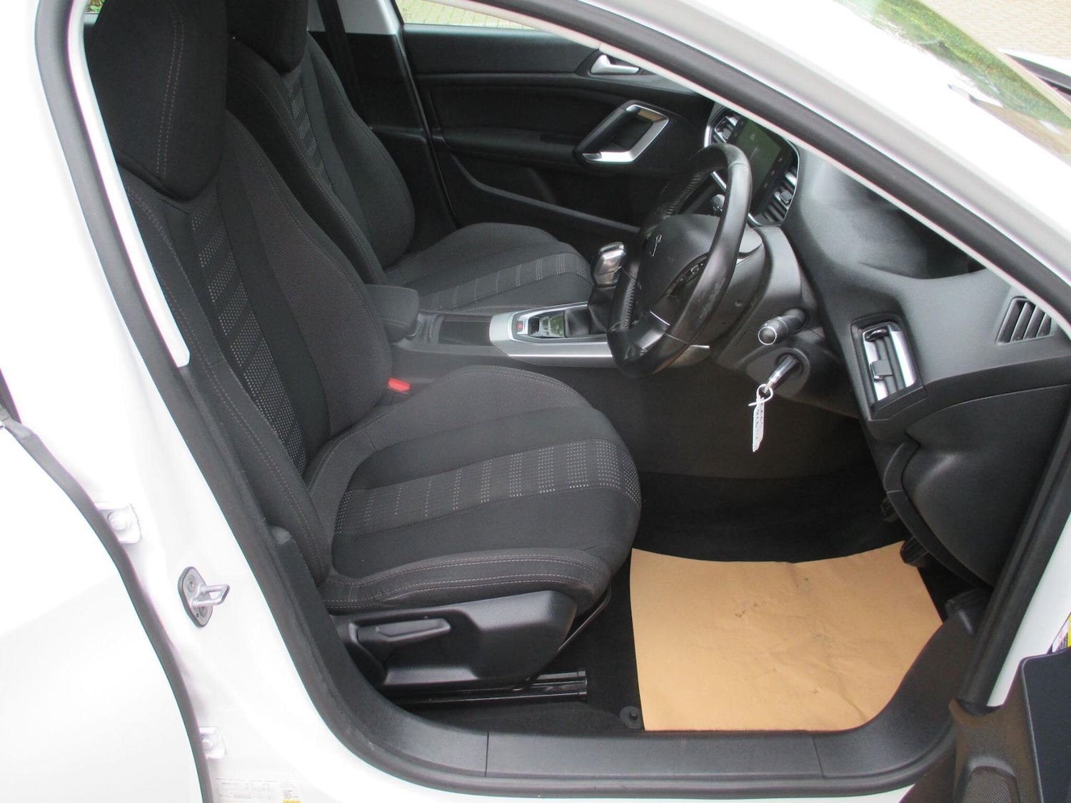 Used Peugeot 308 2016 for sale - 76645029: Photo 23