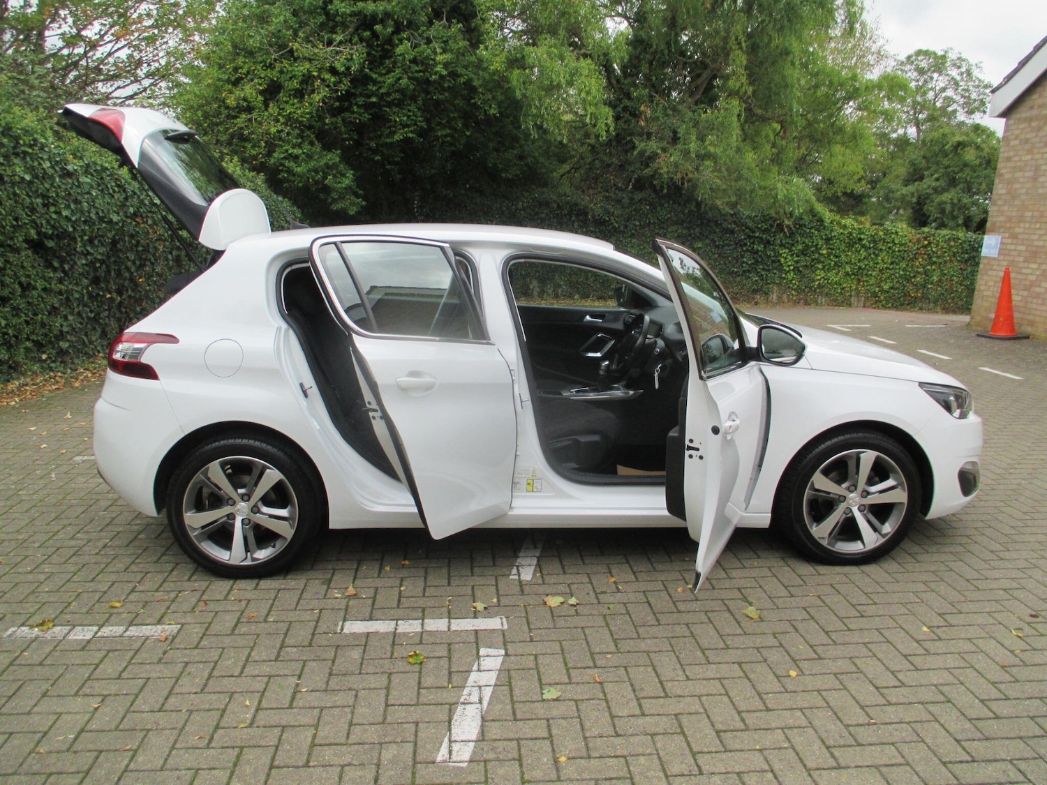 Used Peugeot 308 2016 for sale - 76645029: Photo 9