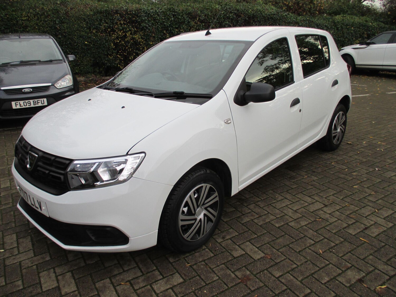 Used Dacia Sandero 2017 for sale - 76633776: Photo 2