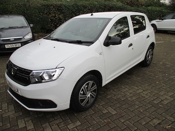 Used Dacia Sandero 2017 for sale - 76633776: Photo