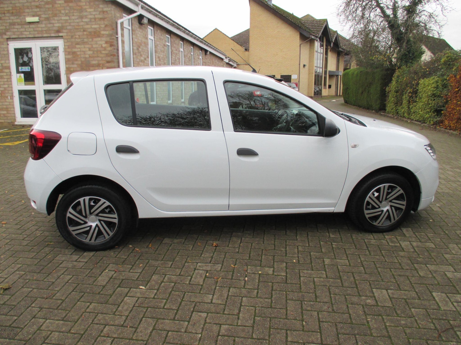 Used Dacia Sandero 2017 for sale - 76633776: Photo 6