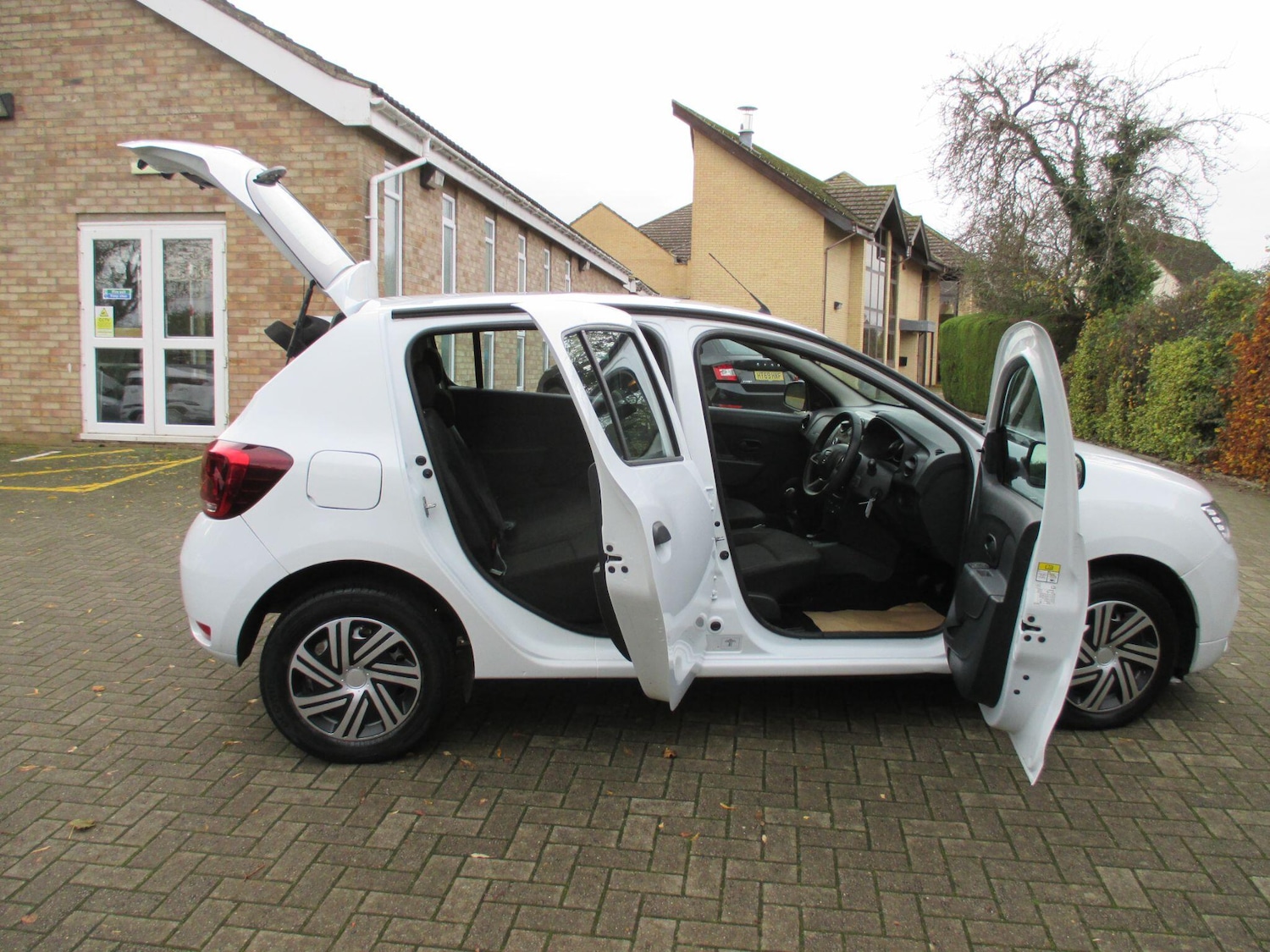 Used Dacia Sandero 2017 for sale - 76633776: Photo 9