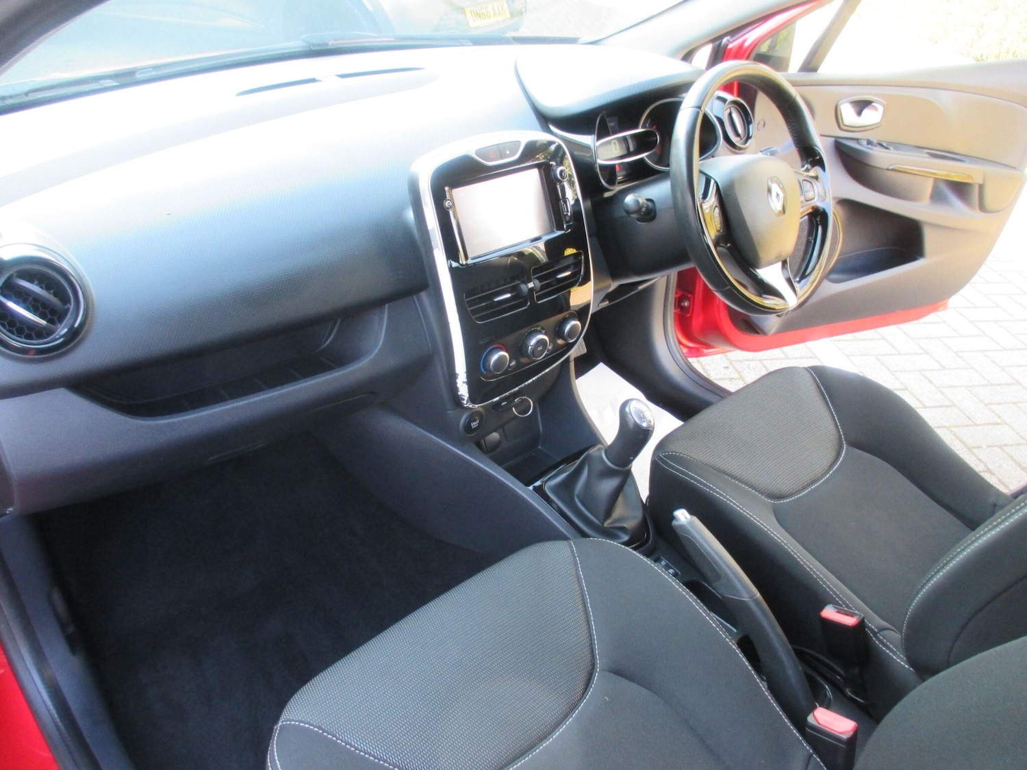 Used Renault Clio for sale - 77957740: Photo 16