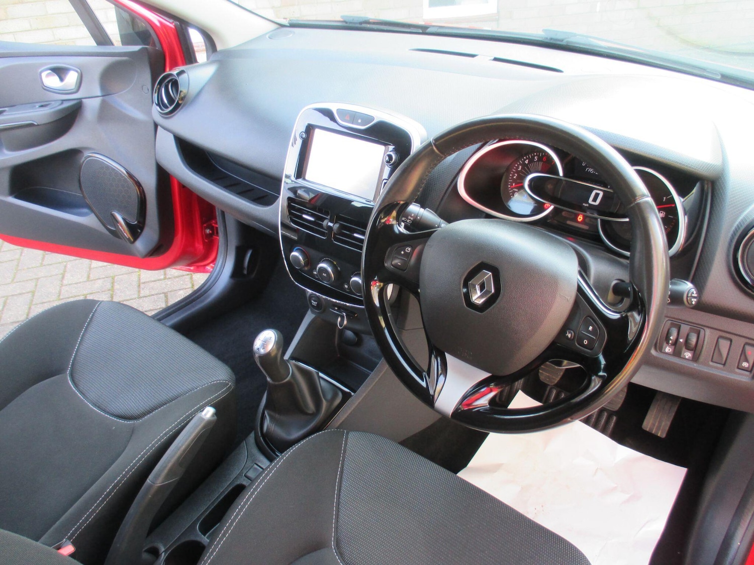 Used Renault Clio for sale - 77957740: Photo 17