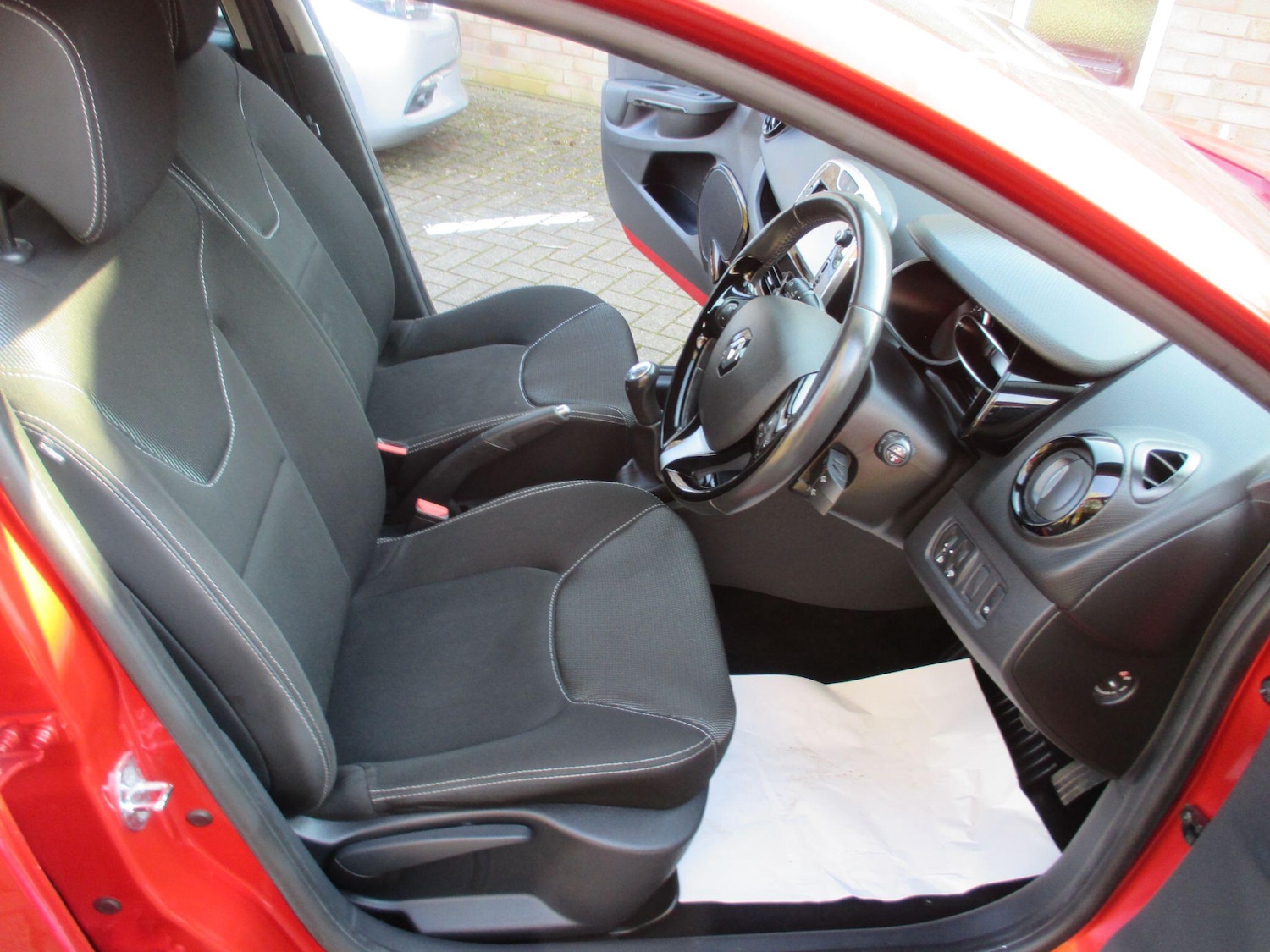 Used Renault Clio for sale - 77957740: Photo 23