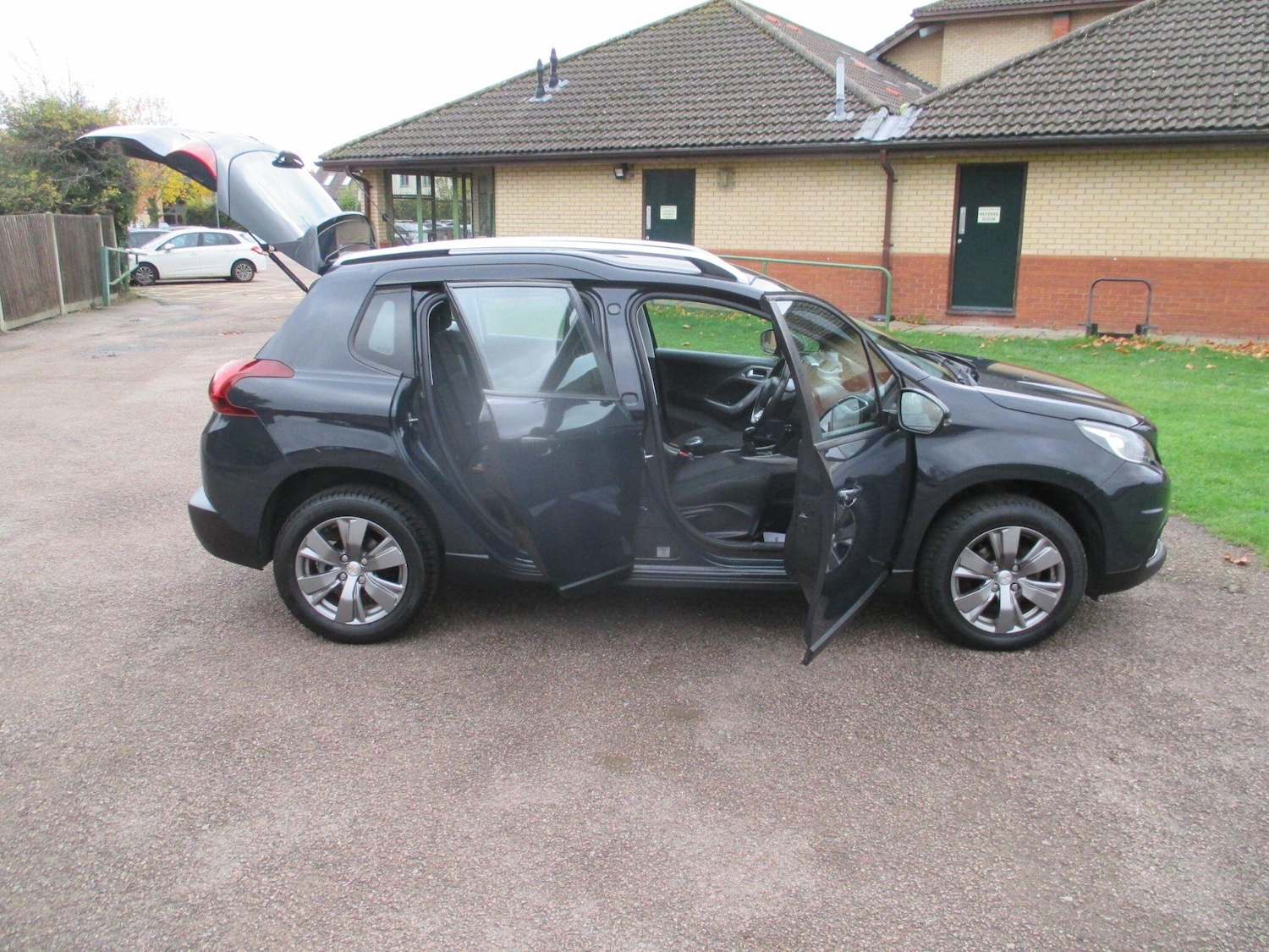 Used Peugeot 2008 2018 for sale - 76994779: Photo 9