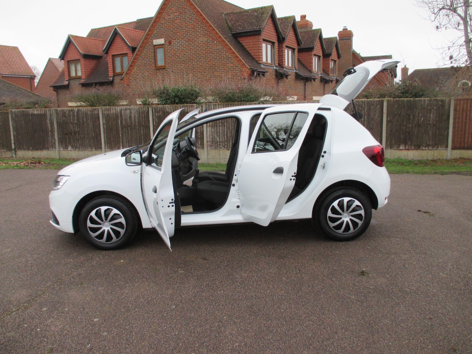 Used Dacia Sandero 2018 for sale - 77331905: Photo 9
