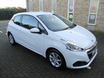 Used Peugeot 208 2015 for sale - 78661528: Photo