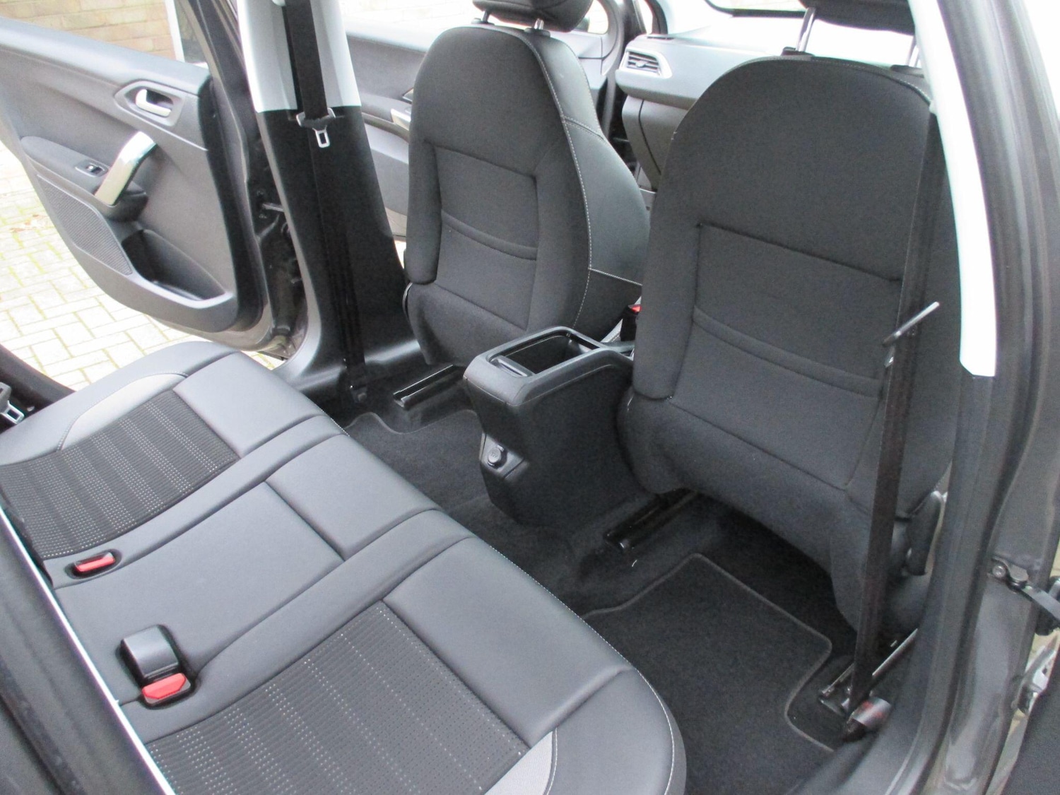 Used Peugeot 2008 2018 for sale - 77074066: Photo 32