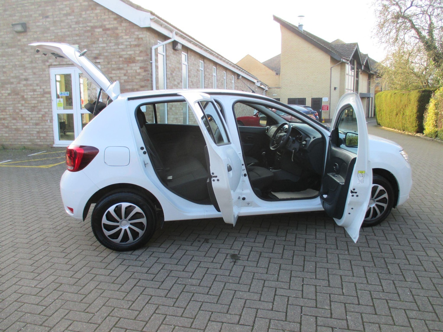 Used Dacia Sandero 2018 for sale - 77769123: Photo 9