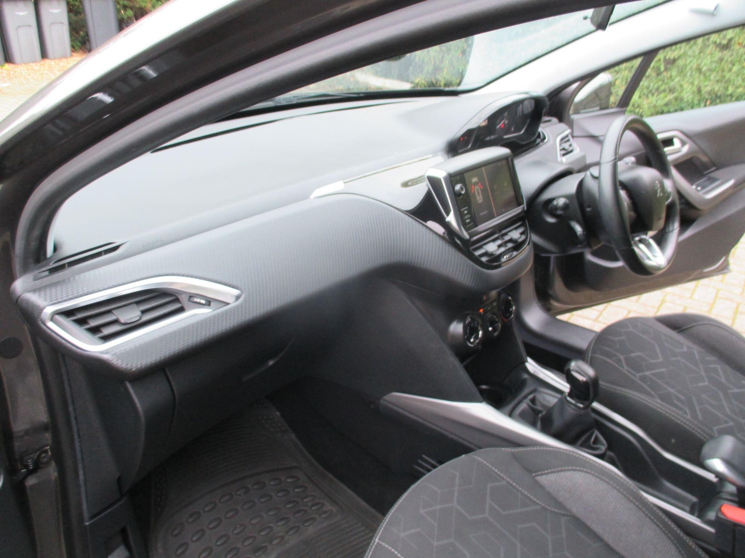 Used Peugeot 2008 2018 for sale - 76399290: Photo 17