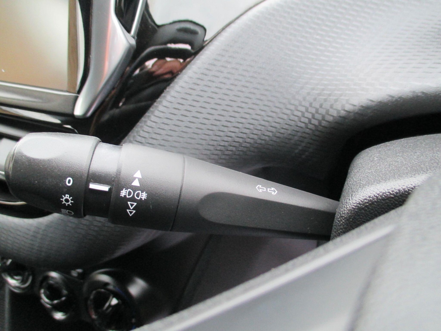 Used Peugeot 2008 2018 for sale - 76399290: Photo 32