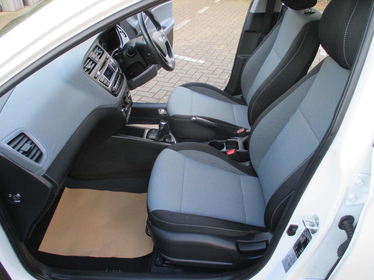 Used Hyundai i20 2017 for sale - 77892144: Photo 24