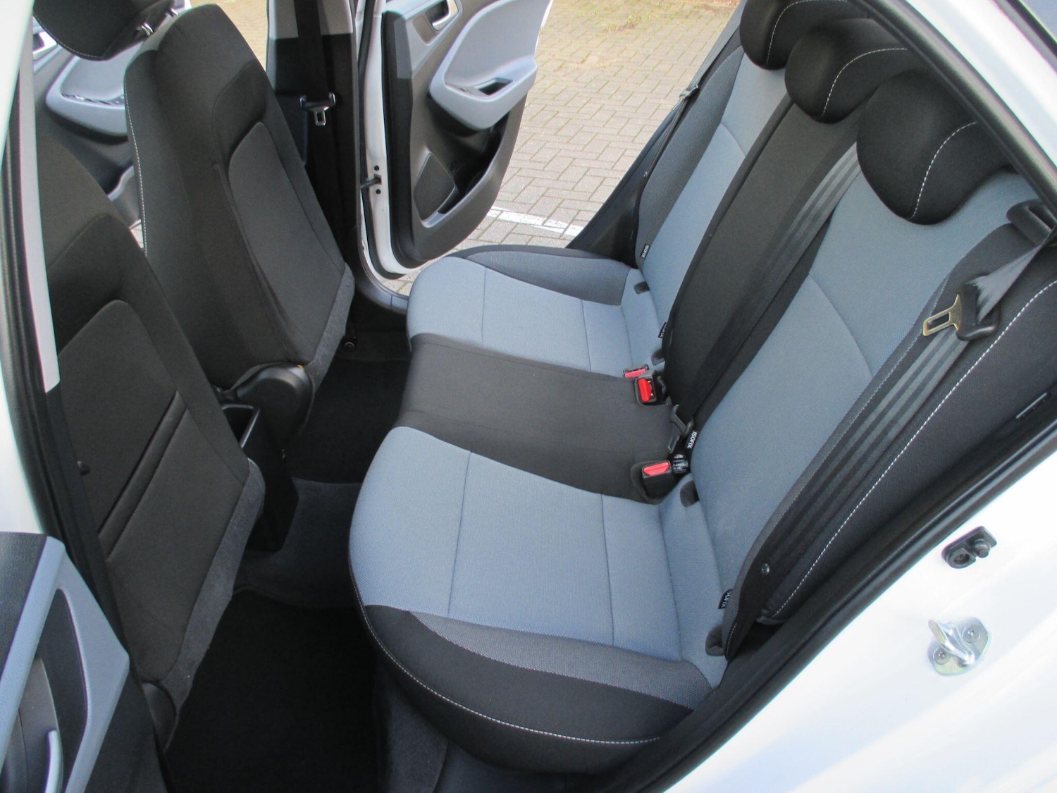 Used Hyundai i20 2017 for sale - 77892144: Photo 28