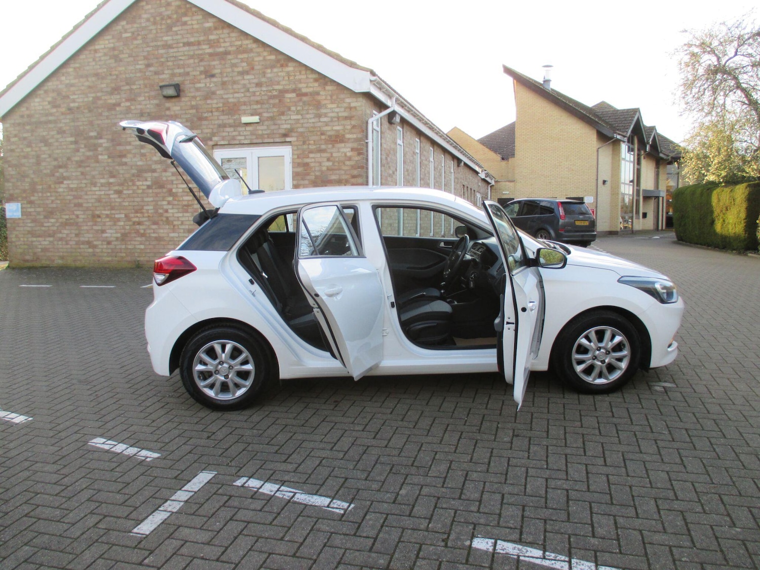 Used Hyundai i20 2017 for sale - 77892144: Photo 9