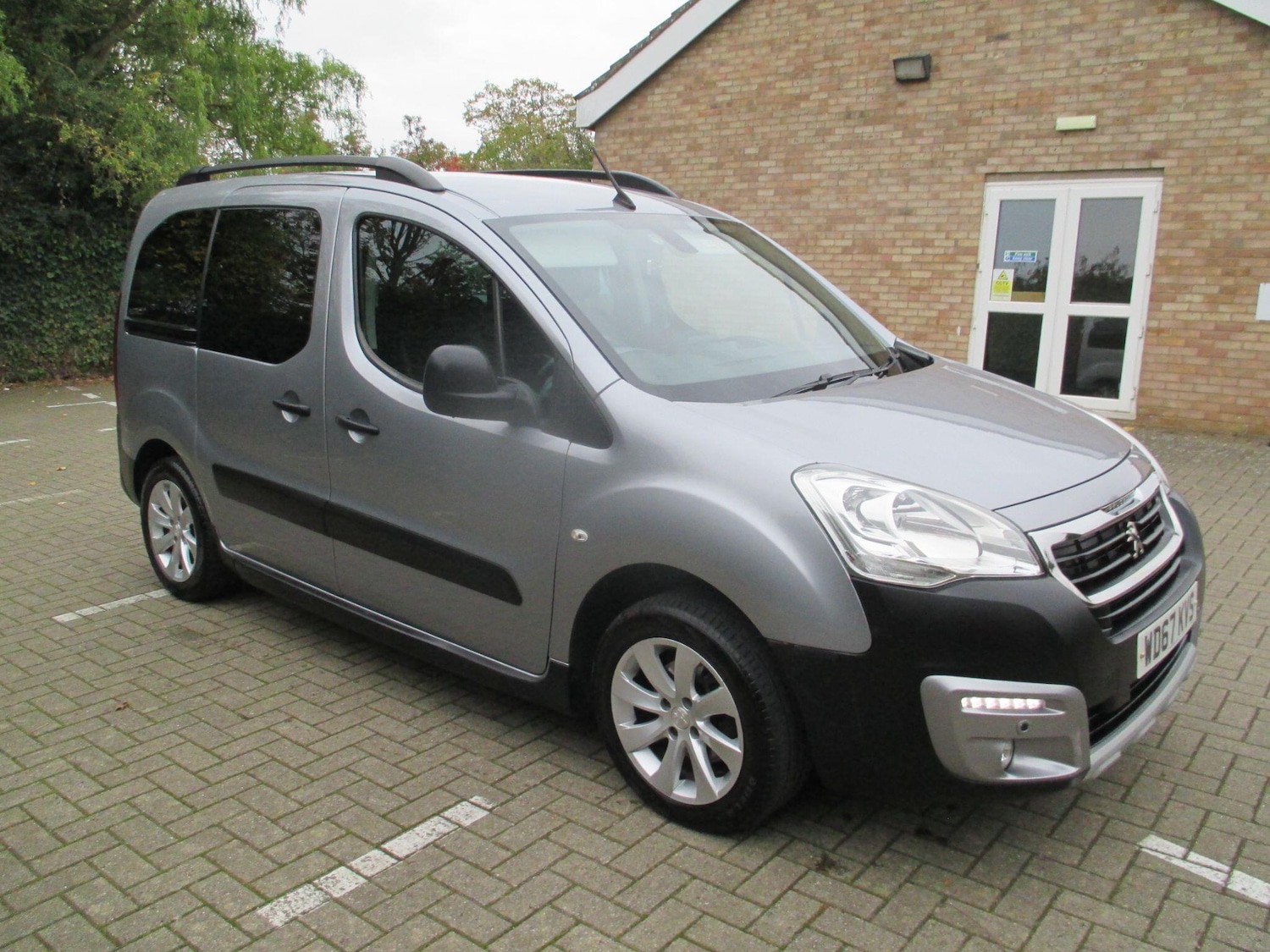 Used Peugeot Partner Tepee 2018 for sale - 76349831: Photo 1