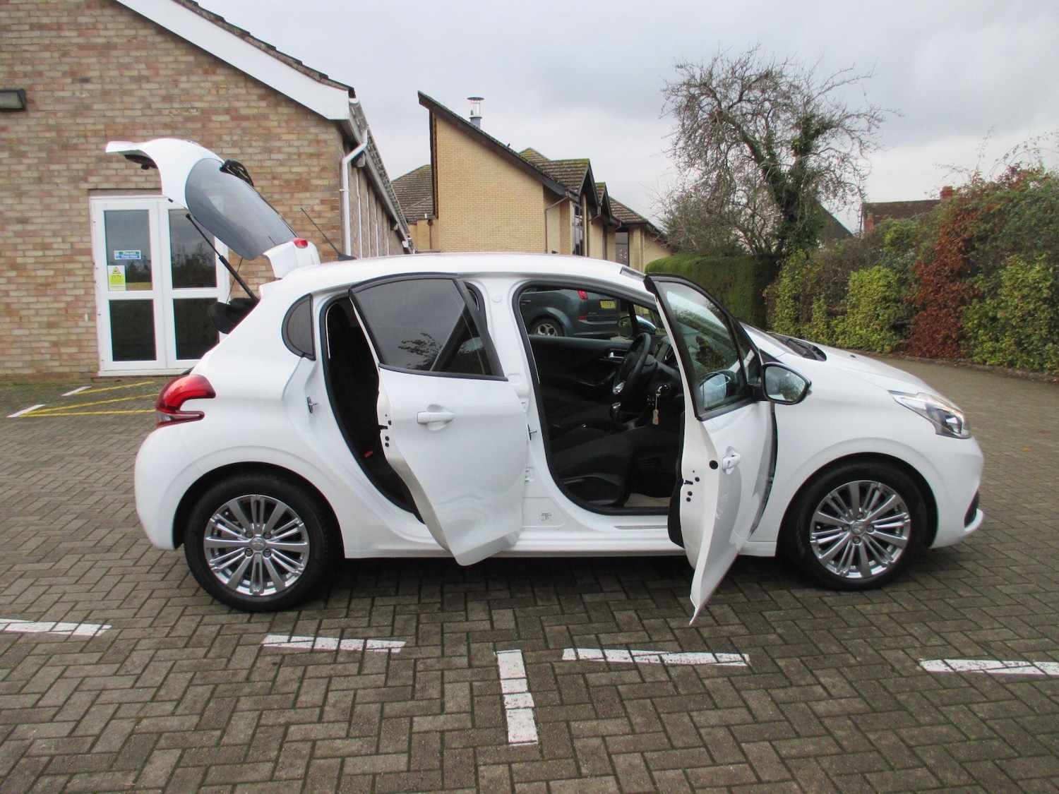 Used Peugeot 208 2019 for sale - 76702042: Photo 9