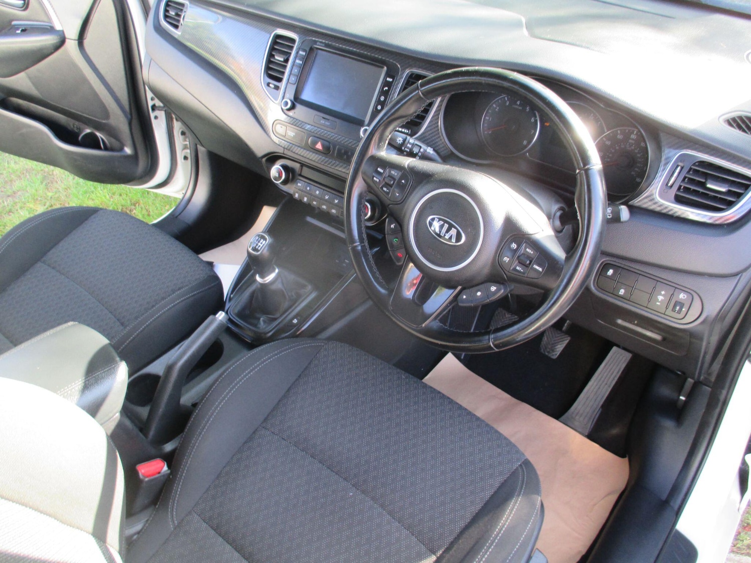 Used Kia Carens 2017 for sale - 75978020: Photo 15