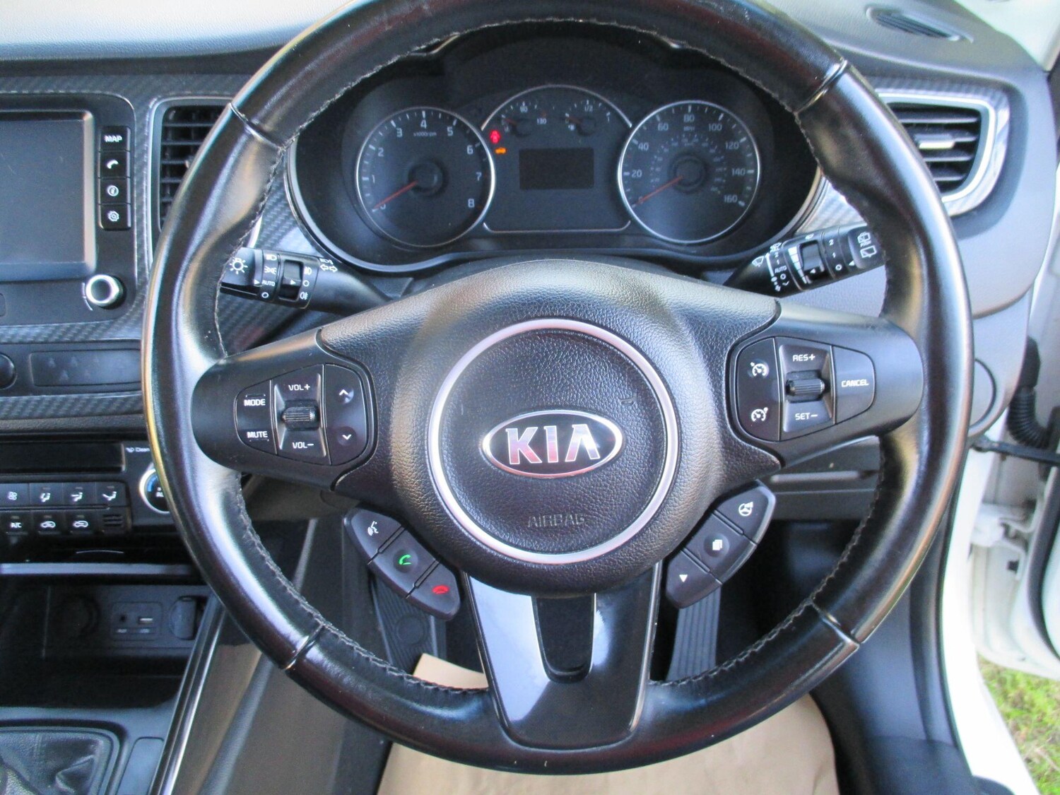 Used Kia Carens 2017 for sale - 75978020: Photo 17