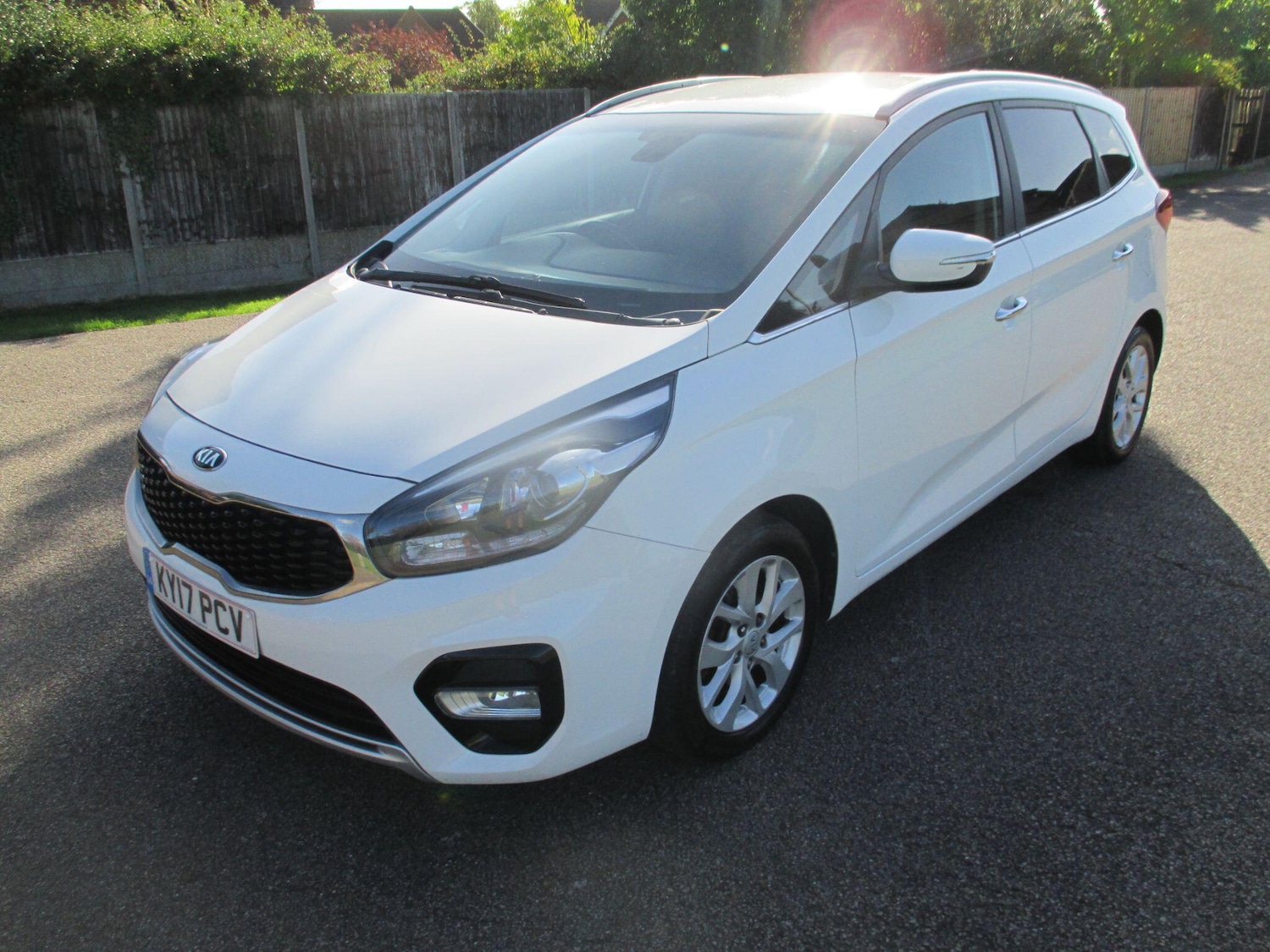 Used Kia Carens 2017 for sale - 75978020: Photo 2