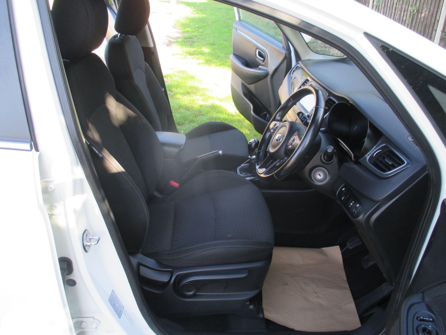 Used Kia Carens 2017 for sale - 75978020: Photo 23