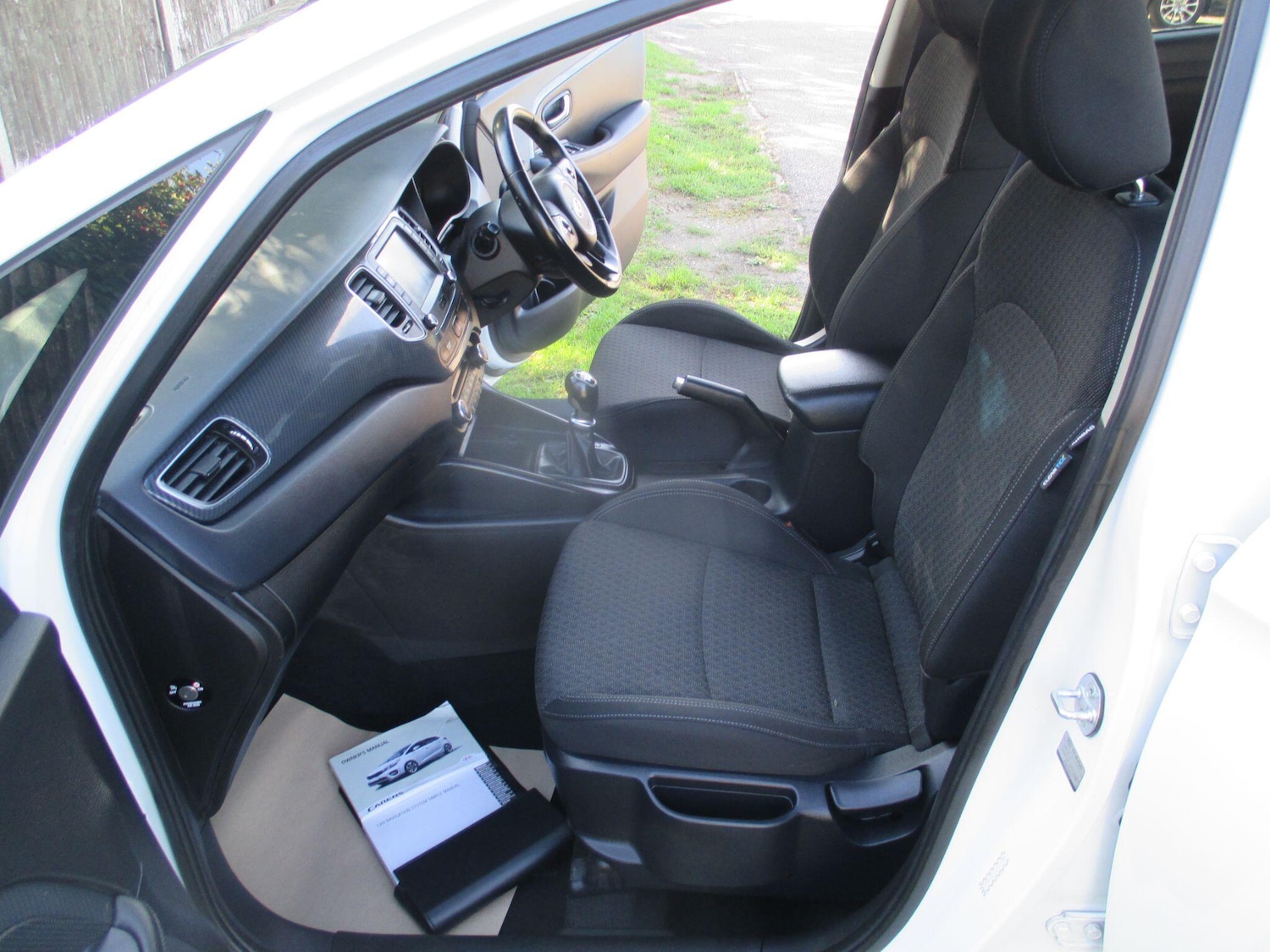 Used Kia Carens 2017 for sale - 75978020: Photo 26