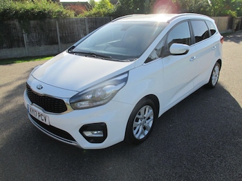Used Kia Carens 2017 for sale - 75978020: Photo 2