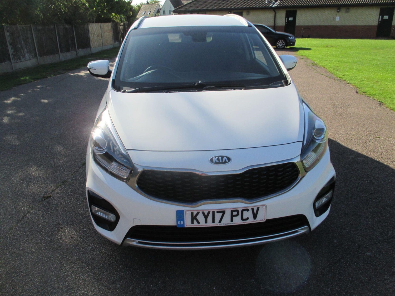 Used Kia Carens 2017 for sale - 75978020: Photo 3