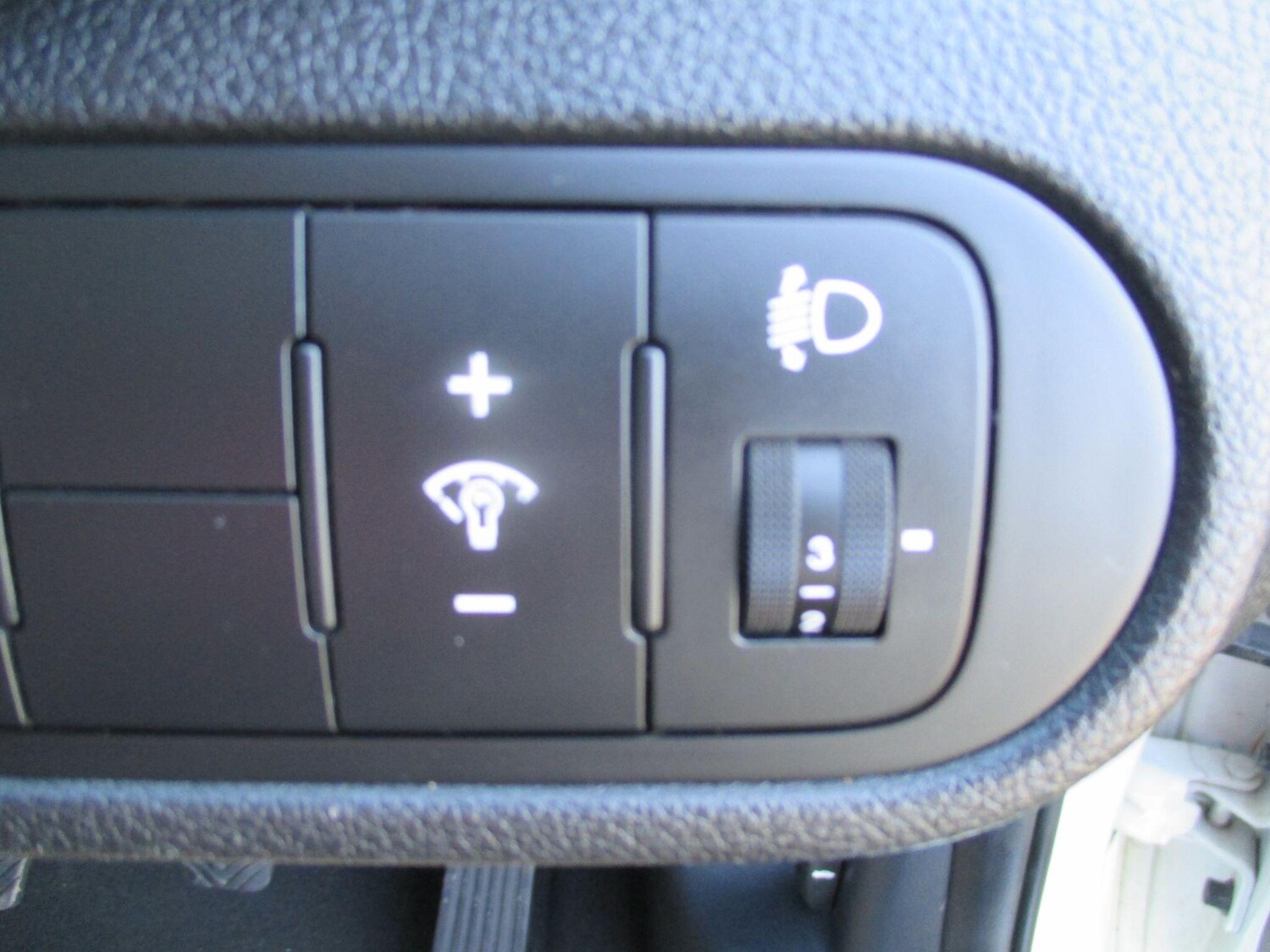 Used Kia Carens 2017 for sale - 75978020: Photo 46