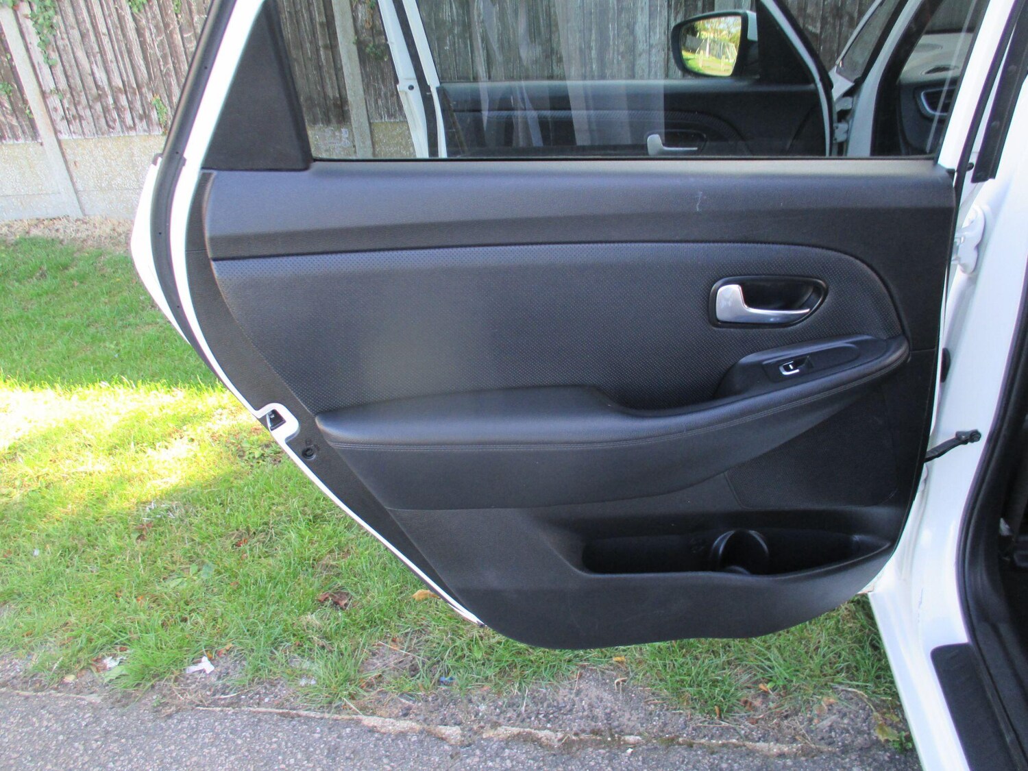 Used Kia Carens 2017 for sale - 75978020: Photo 57
