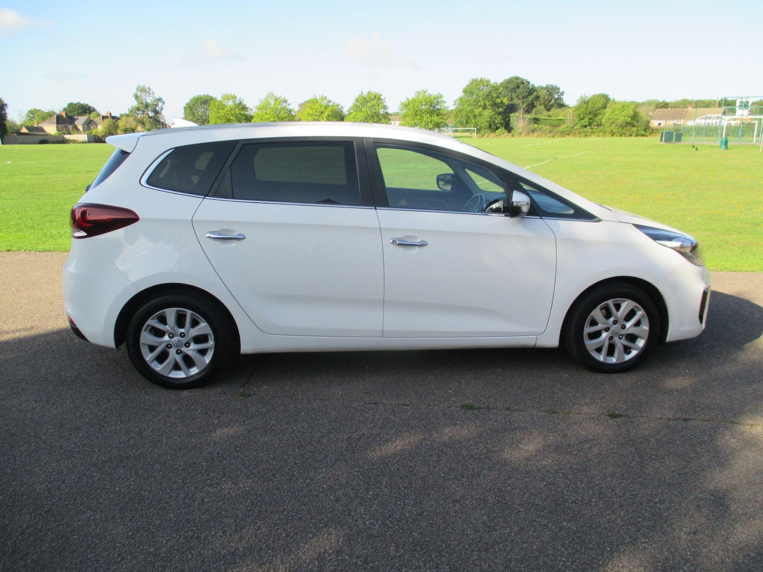 Used Kia Carens 2017 for sale - 75978020: Photo 6