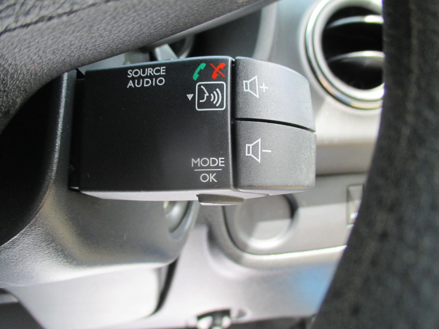 Used Dacia Sandero Stepway 2019 for sale - 77396552: Photo 33